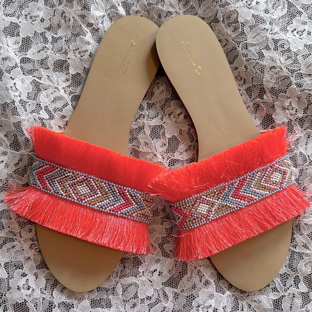 NWT Aldo sandals boho vibe with rich coral pink fringe and gorgeous beading sz 8